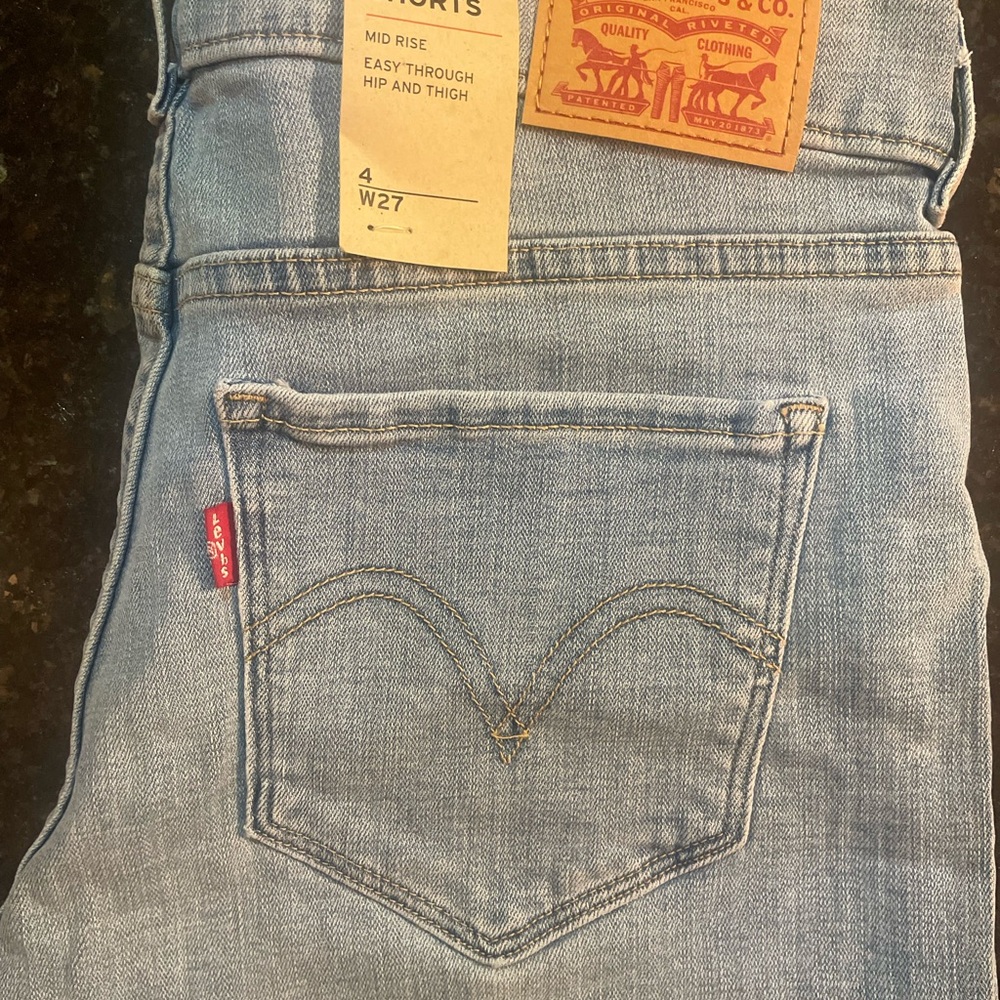 Levi's Women's Blue Jeans New with tag. Size 4 W27